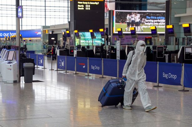 Αγγλία: Μείωση της 14ήμερης καραντίνας για ταξιδιώτες με τεστ