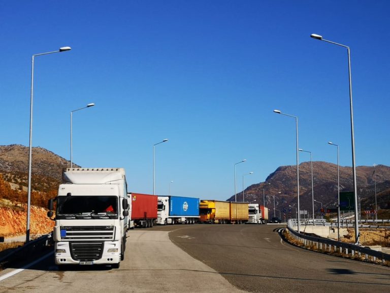 Ουρές φορτηγών στα ελληνοαλβανικά σύνορα