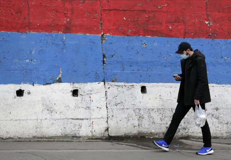 Σερβία: “Καλπάζει” ο κορονοϊός αλλά η κυβέρνηση επιμένει στη μη λήψη μέτρων