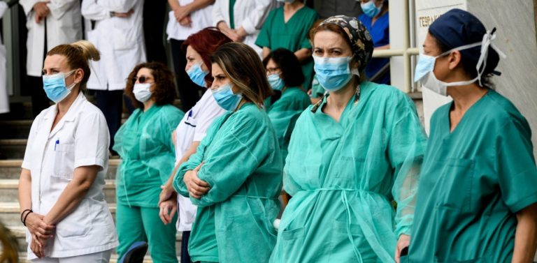 Θεσσαλονίκη: Ο Θ. Καράογλου τιμά το νοσηλευτικό προσωπικό που ενισχύει εθελοντικά το ΕΣΥ