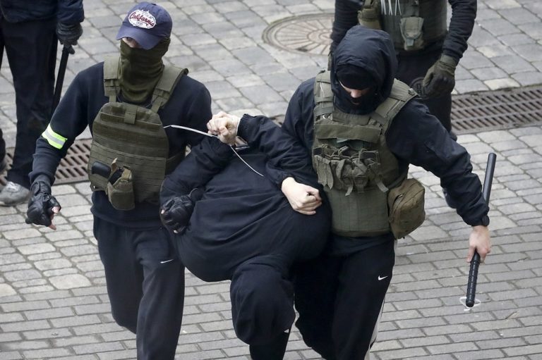 Λευκορωσία: Εκατοντάδες συλλήψεις στις αντικυβερνητικές διαδηλώσεις