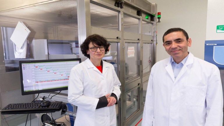 Το ζευγάρι των Τούρκων ερευνητών πίσω από το εμβόλιο των Pfizer και BioNTech