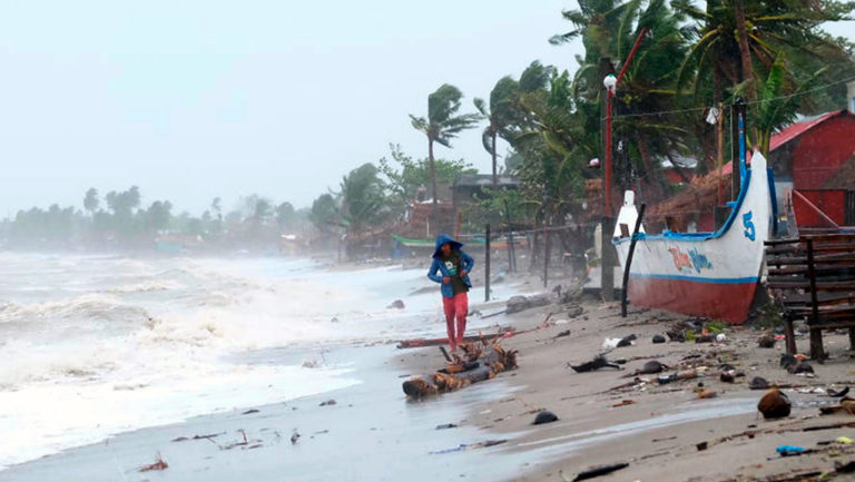 Τουλάχιστον τέσσερις νεκροί από τον τυφώνα Γκόνι στις Φιλιππίνες