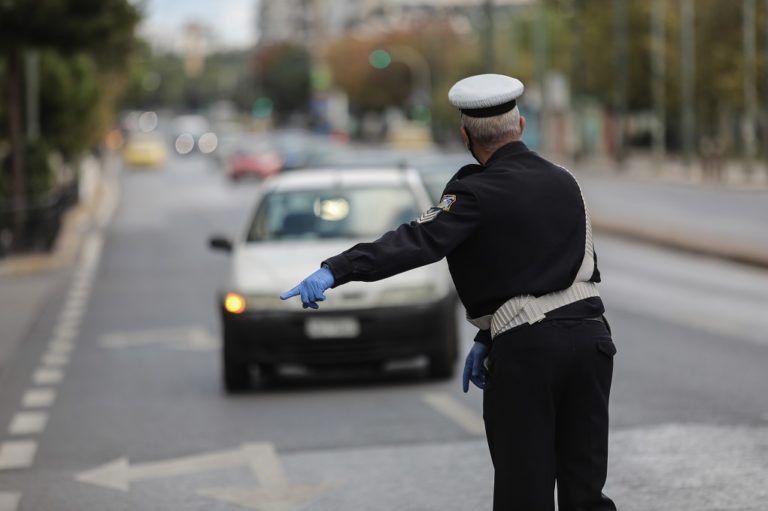 Lockdown: Τι ισχύει για ΜΜΜ, ταξί, ΙΧ, ΚΤΕΛ, αερομεταφορές, σχολές οδήγησης και ΚΤΕΟ