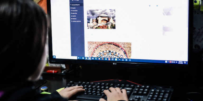 Ψηφιακός εξοπλισμός και laptop στα σχολεία από τον δήμο Νεάπολης-Συκεών
