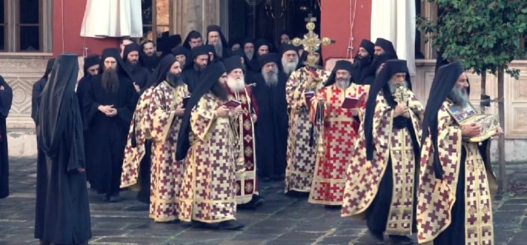 Βατοπαίδι: Λιτανεία κατά του κορονοϊού (video)