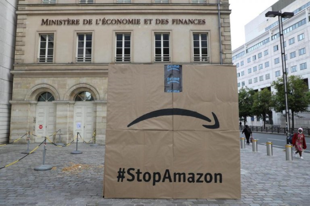 Γαλλία: Εκστρατεία κατά των χριστουγεννιάτικων αγορών μέσω Amazon