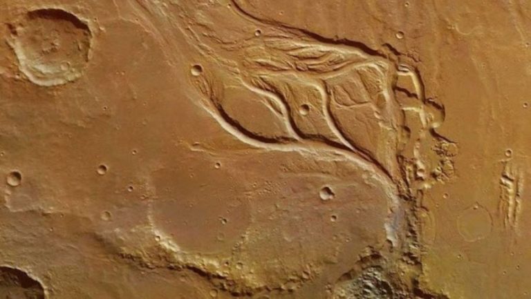 Ηφαιστειακή έκρηξη πριν 53.000 χρόνια στον Άρη και πλημμύρα με θεόρατα κύματα