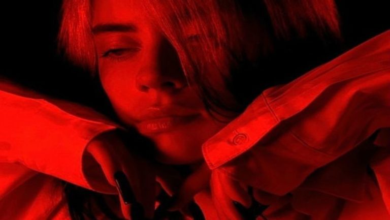 Η Μπίλι Άιλις πρωταγωνιστεί στο βιντεοκλίπ του «Therefore I Am»