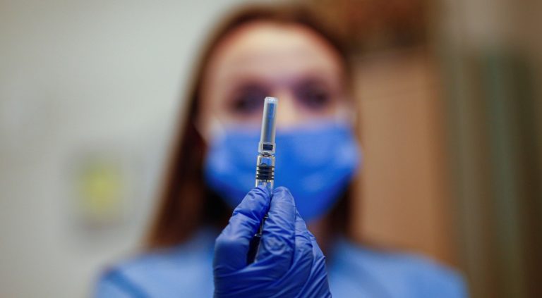 Πώς θα γίνει ο εμβολιασμός – Απ. Βανταράκης: Με πολλή προσοχή μια επαναφορά στην κανονικότητα