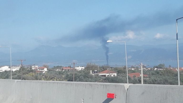 Αίγιο: Φωτιά σε θαλαμηγό στα Σελιανίτικα