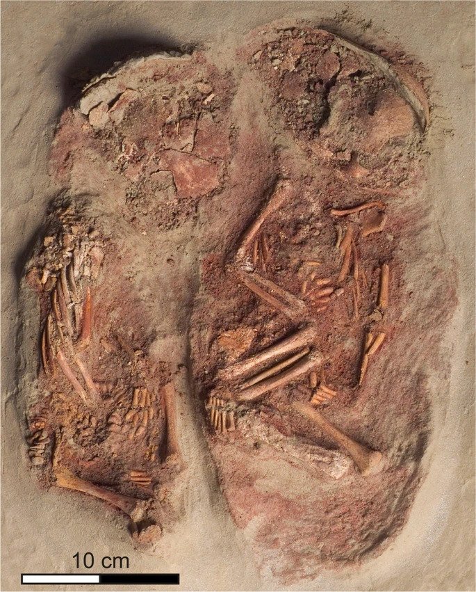 Ανακαλύφθηκε τάφος 31.000 ετών με τα αρχαιότερα πανομοιότυπα δίδυμα στον κόσμο