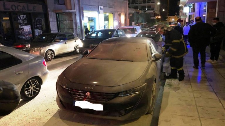 Πάτρα: Έριξαν βόμβα μολότοφ στο αυτοκίνητο του βουλευτή Ι. Φωτήλα