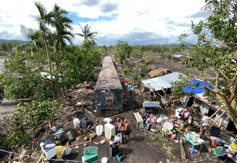 Φιλιππίνες: Τουλάχιστον 16 νεκροί από το πέρασμα του τυφώνα Γκόνι