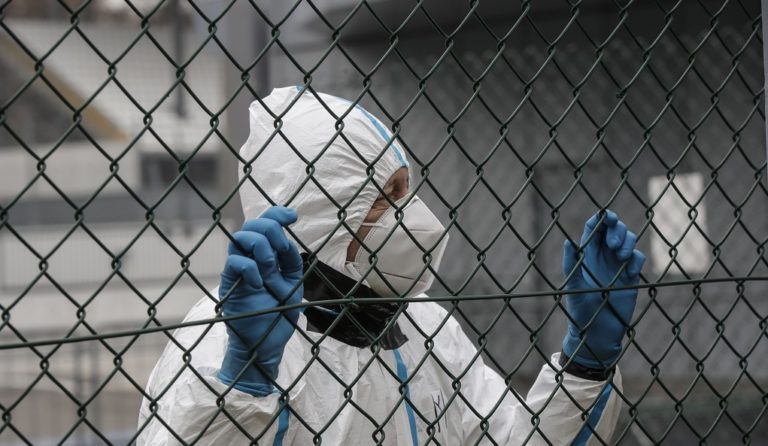 Ρεκόρ κρουσμάτων στη Βρετανία – Σε πολύ υψηλό επίπεδο οι θάνατοι στην Ιταλία