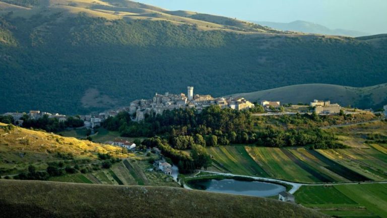 Santo Stefano: Ειδυλλιακό χωριό στην ιταλική επαρχία που δίνει αμοιβή για να μετακομίσεις εκεί