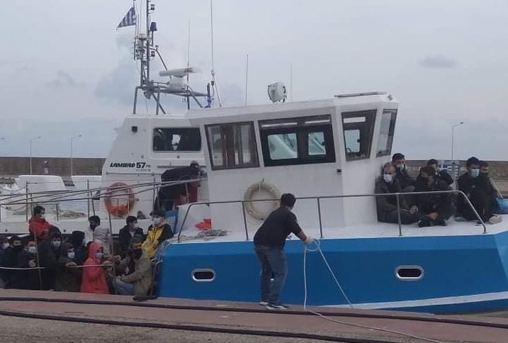Κατάκολο: Επιχείρηση ρυμούλκησης ιστιοφόρου σκάφους με μετανάστες