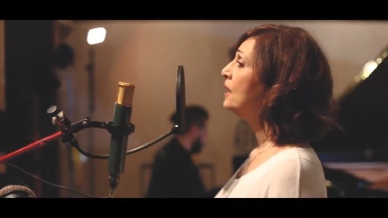 Το τραγούδι της Ελένης Πέτα για τη γυναικεία κακοποίηση με πρωτοβουλία του Δήμου Κοζάνης