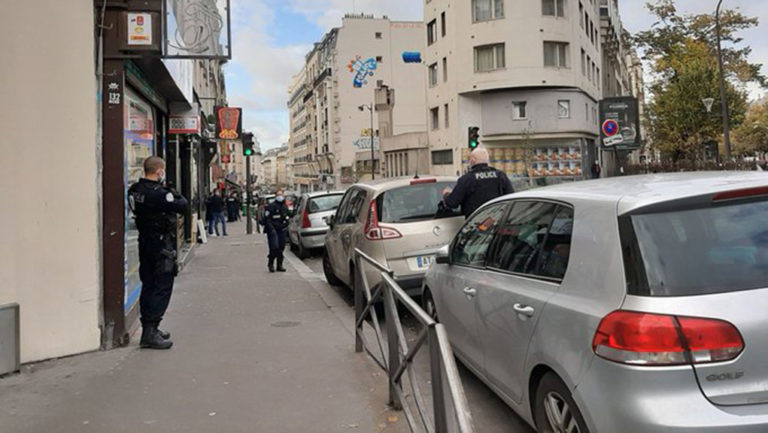 Παρίσι: Συνελήθη άντρας οπλισμένος με ματσέτα