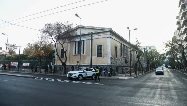Σε ισχύ αστυνομικά μέτρα για τον τριήμερο εορτασμό του Πολυτεχνείου – Περισσότεροι από 5.500 αστυνομικοί στους δρόμους (video)