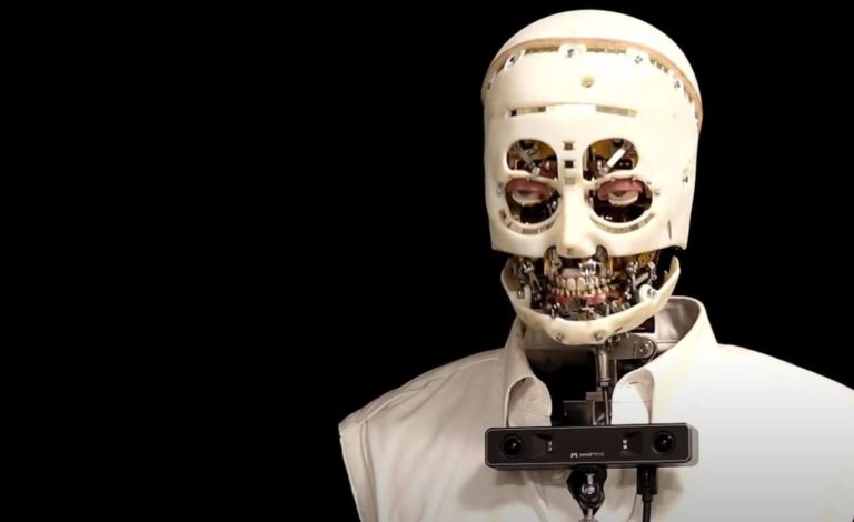 Η Disney αποκάλυψε ένα ρομπότ χωρίς δέρμα και με ανθρώπινα μάτια και δόντια