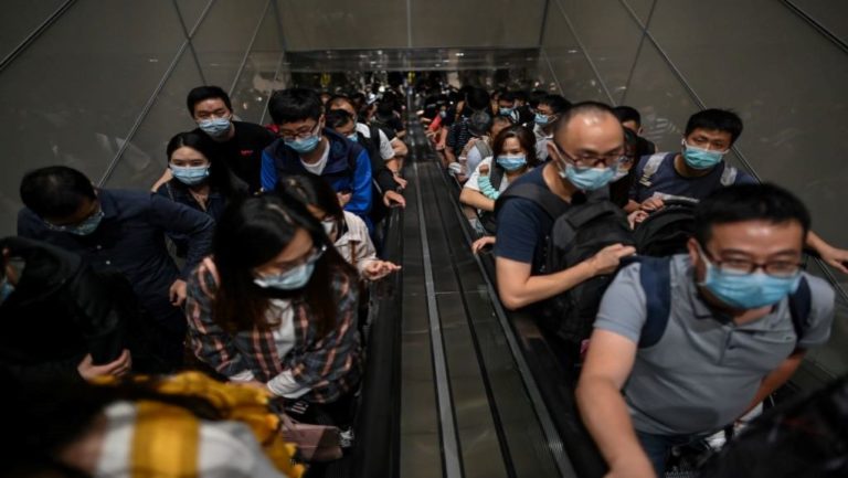 Πανικός στο αεροδρόμιο της Σαγκάης έπειτα απο ξαφνική απόφαση για μαζικά τεστ