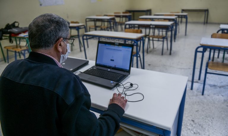 ΣΥΡΙΖΑ για προβλήματα στην τηλεκπαίδευση:  “Μια δικαιολογία την ημέρα”