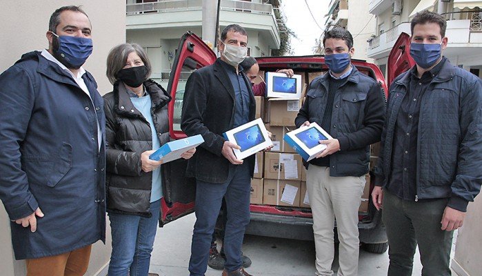 Παραδόθηκαν τα 600 tablet από τον δήμο Χανίων στις Δ/νσεις Α’ και Β’ Εκπαίδευσης (audio)