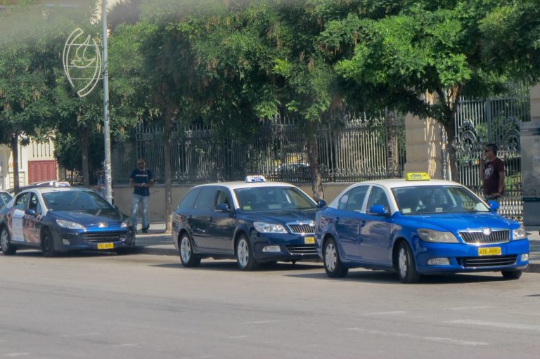 Επιστολή με τα αιτήματά τους επέδωσαν οι ιδιοκτήτες ταξί της Θεσσαλονίκης στον πρωθυπουργό (video)