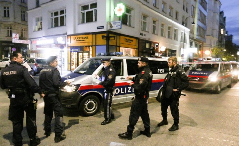 Συναγερμός στην Αυστρία μετά το τρομοκρατικό χτύπημα στη Βιέννη – “Ισλαμιστής τρομοκράτης” ο ένας από τους δράστες