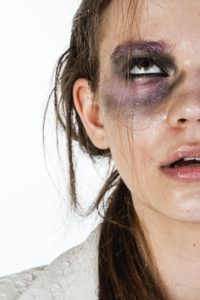 Παγκόσμια πανδημία η βία κατά των γυναικών – Τι λένε τα στατιστικά για την Ελλάδα