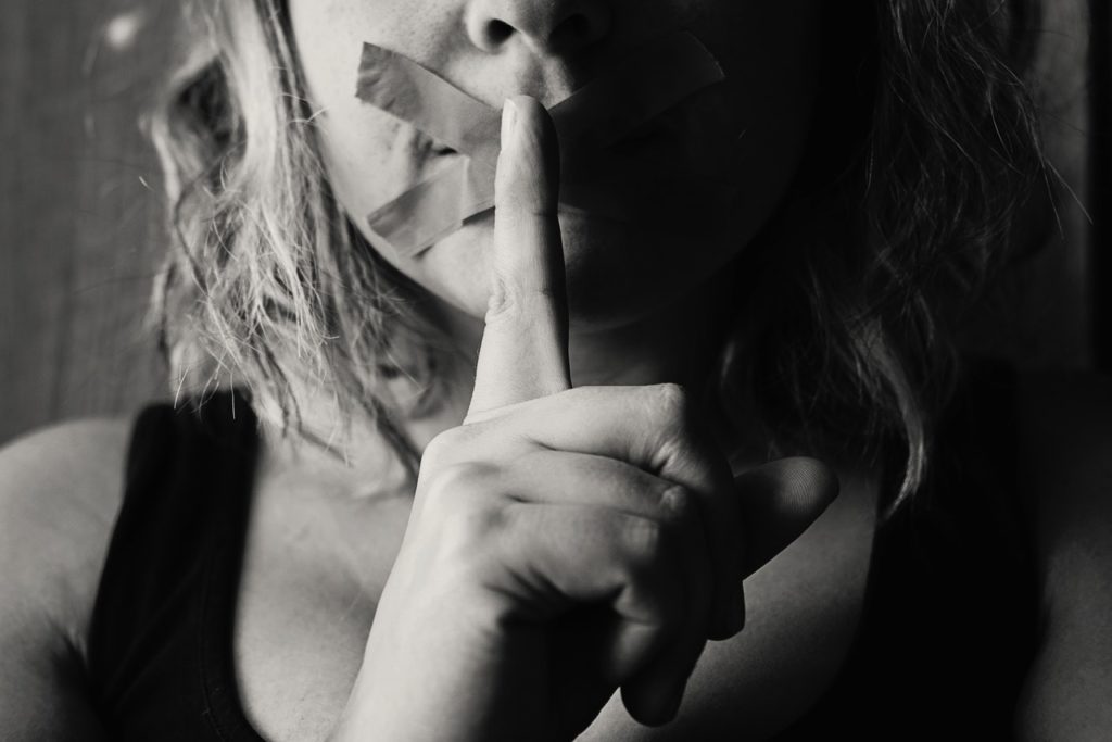 ΕΛ.ΑΣ. για θύματα σεξουαλικής κακοποίησης: “Έχεις φωνή, είμαστε δίπλα σου” – Συμβουλές και οδηγίες