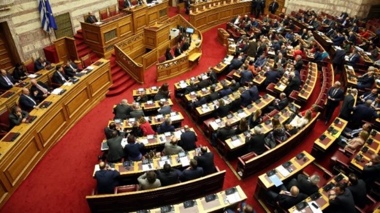 Προϋπολογισμός: Σε υψηλούς τόνους η συζήτηση στη Βουλή – Στο επίκεντρο ελληνοτουρκικά και πανδημία (video)