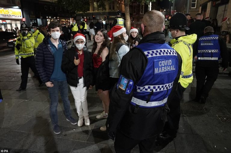 Βρετανία: Σε νάιτ κλαμπ είχε μετατραπεί το υπόγειο ενός κουρείου στο Σόχο