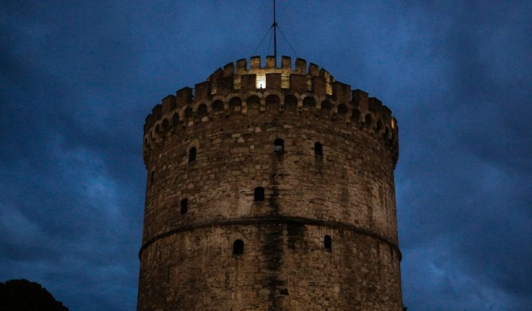 Θεσσαλονίκη: Ένταση σε συγκέντρωση κατά του lockdown μεταξύ διαδηλωτών και αστυνομικών