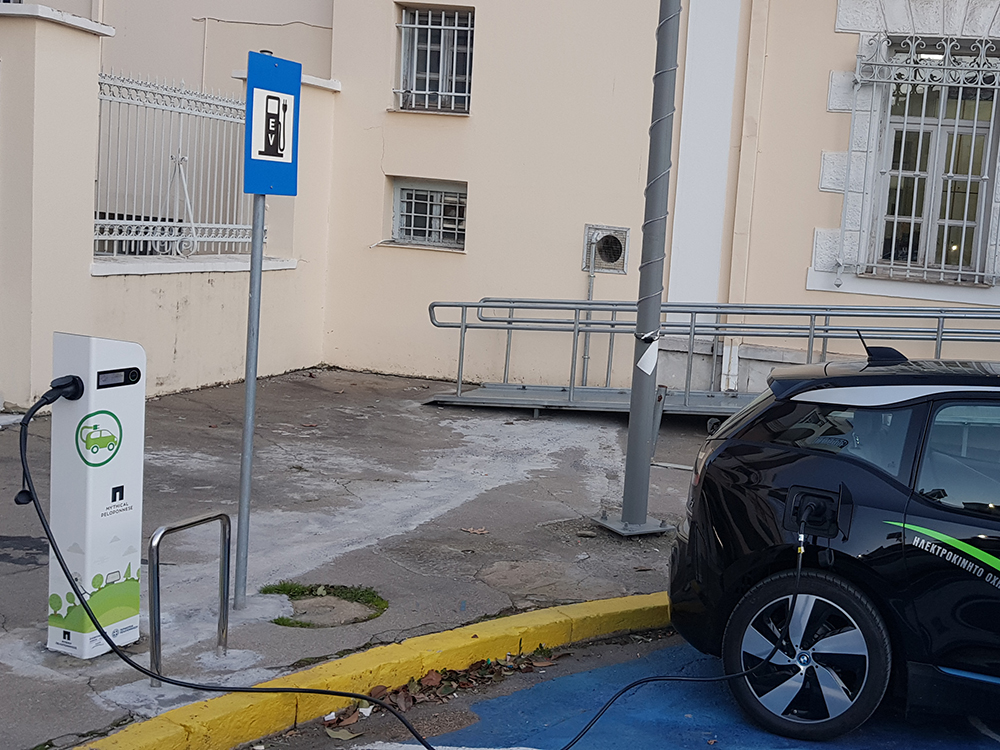 Σταθμοί φόρτισης ηλεκτρικών οχημάτων σε πόλεις της Πελοποννήσου