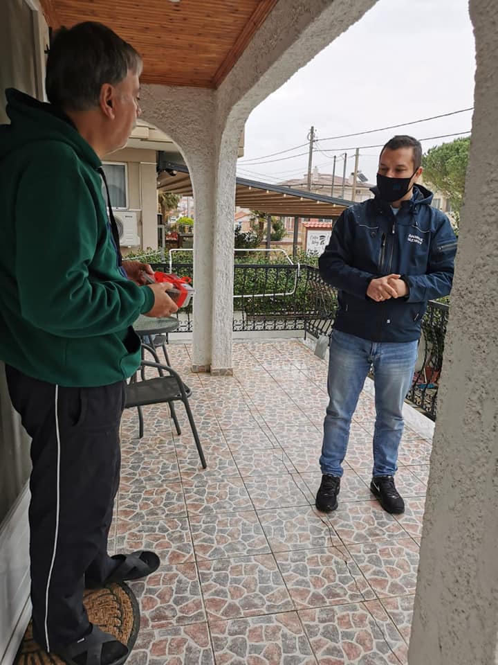 Μελομακάρονα κι οδηγίες για την τήρηση των μέτρων από τον Δήμαρχο Ιάσμου