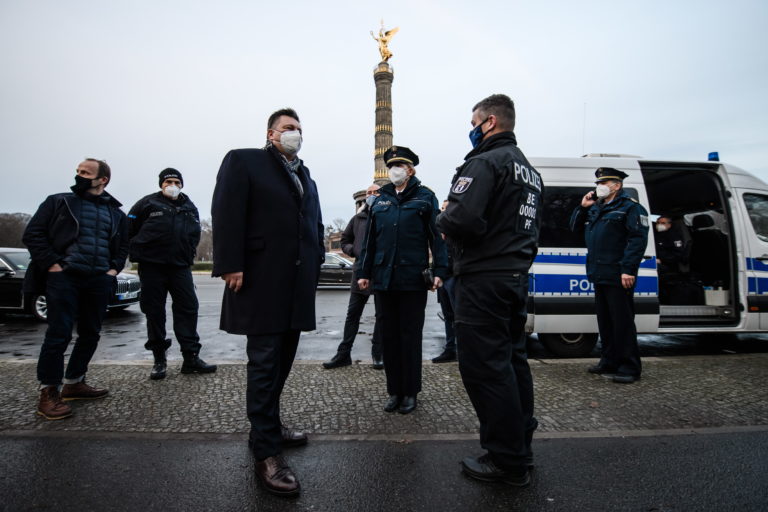 Βερολίνο: Σχεδόν 3.000 αστυνομικοί για τον έλεγχο τήρησης των μέτρων Παραμονή της Πρωτοχρονιάς