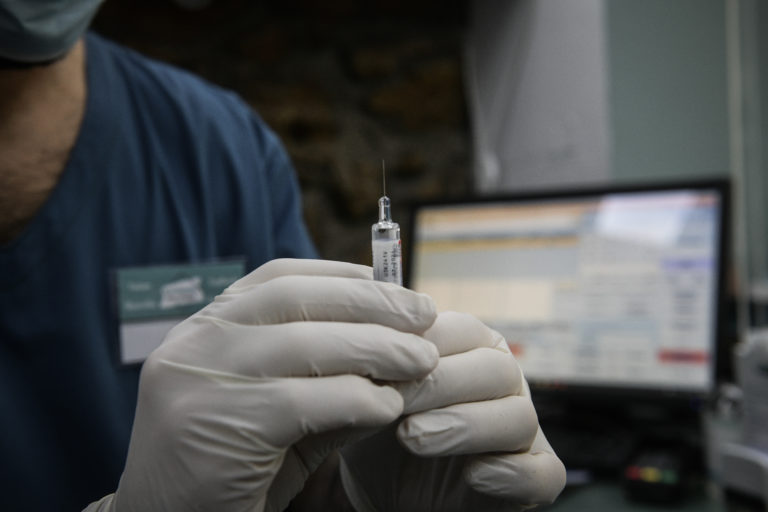 Μέχρι τον Ιούνιο θα έχει εμβολιαστεί όλος ο πληθυσμός στην Ελλάδα (video)