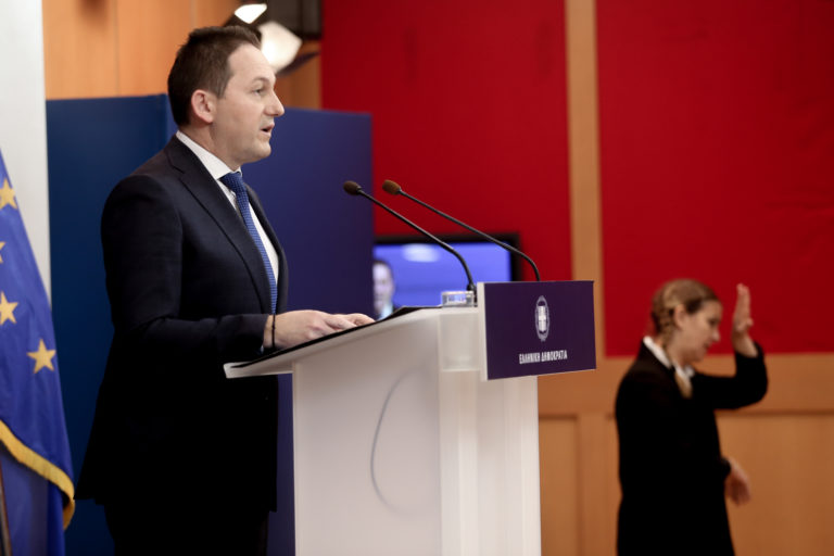 Σ. Πέτσας: Δεν αποκλείονται πρόσθετα τοπικά μέτρα – Να κάνουμε γιορτές χωρίς κορονοϊό