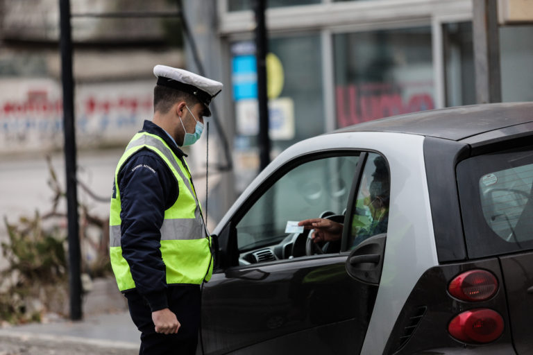 Και Πρωτοχρονιά με προσοχή, τονίζουν οι ειδικοί – Ποιες περιοχές “εστίες ανησυχίας”