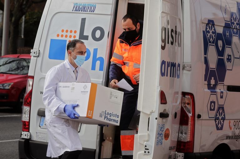 Ισπανία: 350.000 δόσεις εμβολίου με καθυστέρηση 24 ωρών