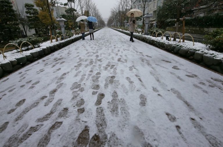 Ιαπωνία: Ισχυρές χιονοπτώσεις απομόνωσαν κοινότητες και προκάλεσαν διακοπές ηλεκτροδότησης στη χώρα