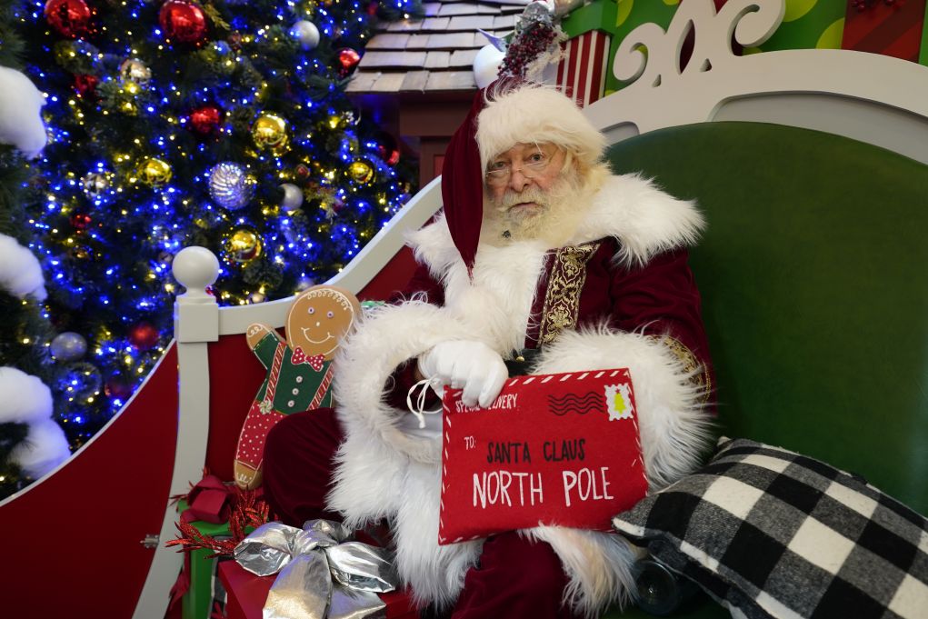 ΠΟΥ: Ο Άγιος Βασίλης είναι απρόσβλητος από τον κορονοϊό και θα μοιράσει τα δώρα στα παιδιά