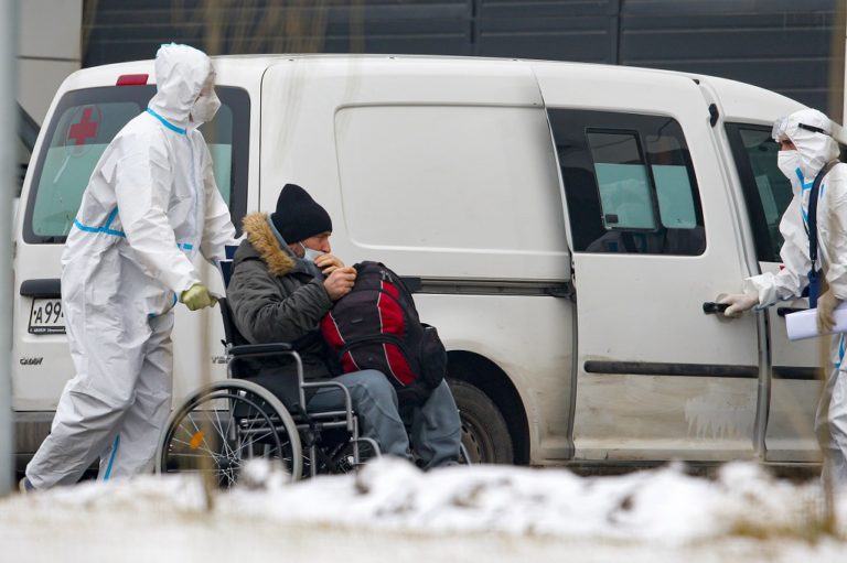 Ρωσία: Οι θάνατοι από κορονοϊό ξεπέρασαν τις 700 χιλιάδες