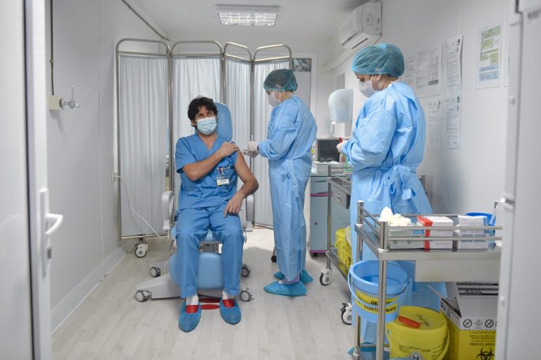 Στιγμή ενότητας για την Ε.Ε. η ταυτόχρονη έναρξη των εμβολιασμών (video)
