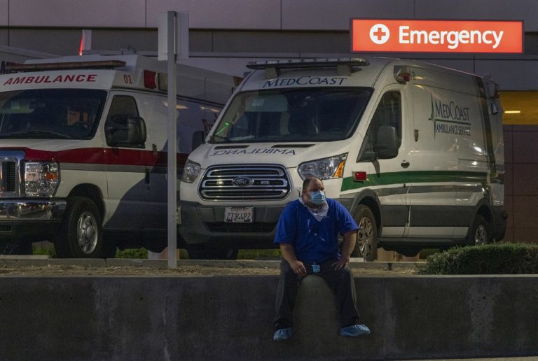 Νέο διπλό ρεκόρ κρουσμάτων και θανάτων στις ΗΠΑ- Δημοσίως εμβολιάζεται αύριο ο Πενς