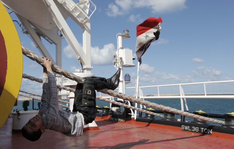 Στα χέρια δυνάμεων του Χαφτάρ τουρκικό πλοίο στη Λιβύη