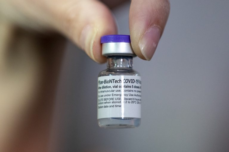 Κλοπή φιαλιδίου με εμβόλιο της Pfizer από το Κέντρο Υγείας Περιστερίου ερευνούν οι αρχές