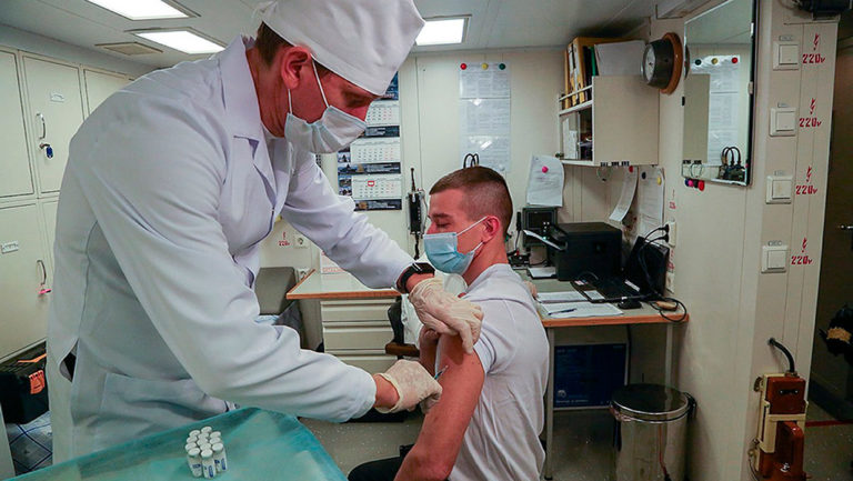 Ρωσία: Αρχίζουν οι εμβολιασμοί πολιτών με διαταγή Πούτιν